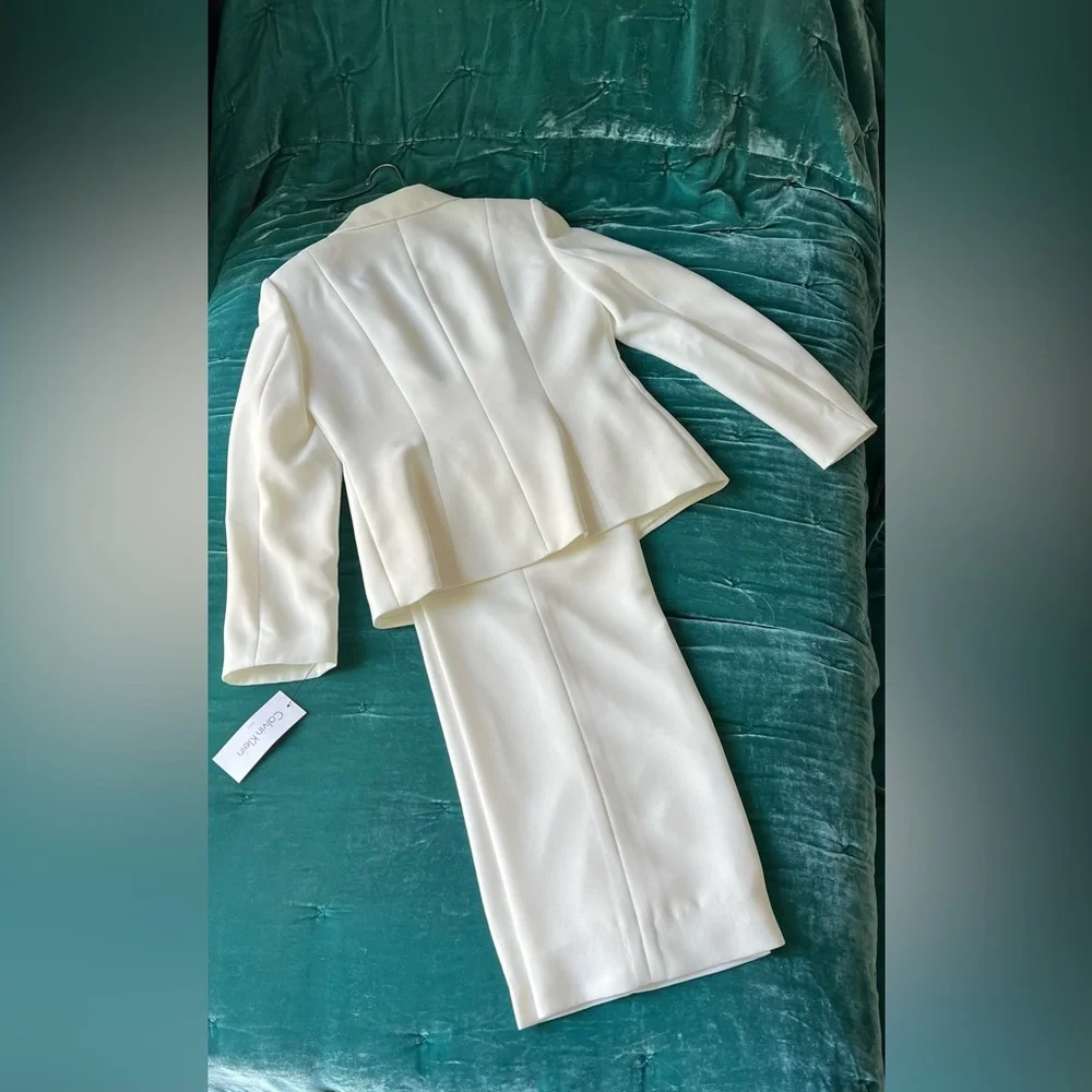 Calvin Klein 2 piece suit (hypoallergenic Siberian cat not included) 😹 - Picture 4 of 12